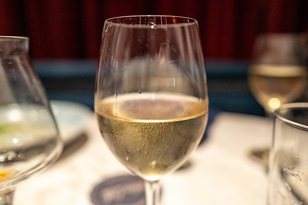 what is the lightest white wine illustration