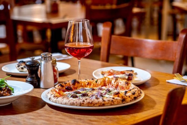 what red wine goes with pizza illustration