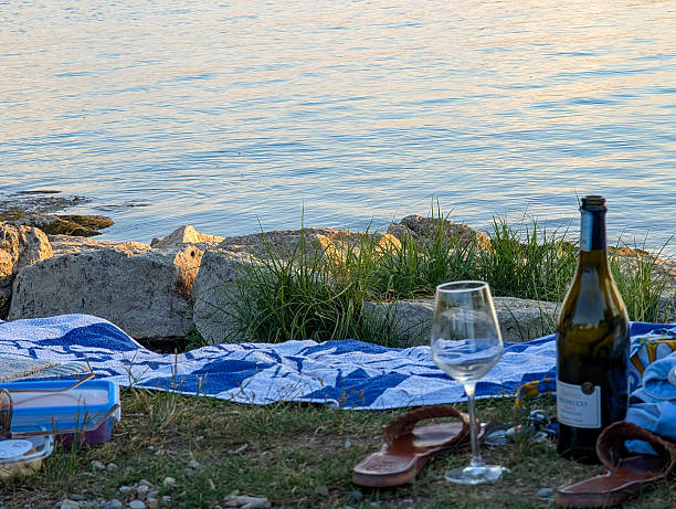what to pair with prosecco illustration
