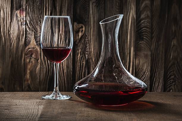 how long can wine sit in a decanter illustration
