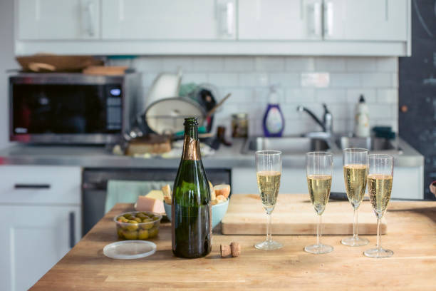 how to keep champagne bubbly guide