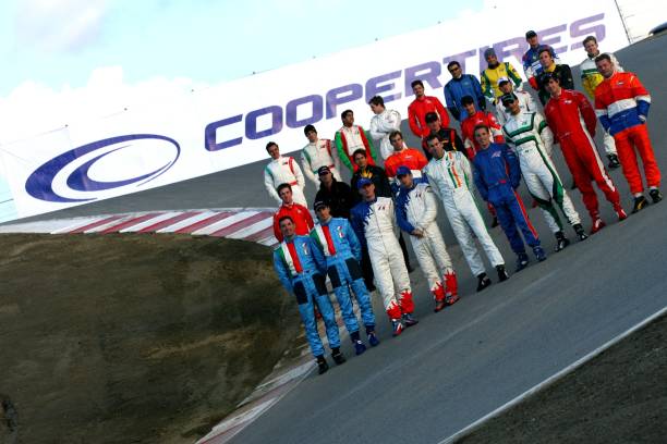 how to open cork screw illustration