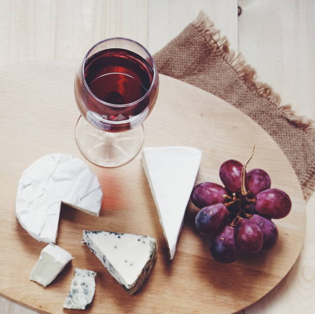 what cheese goes with pinot noir illustration