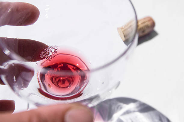 what does aerating wine do illustration