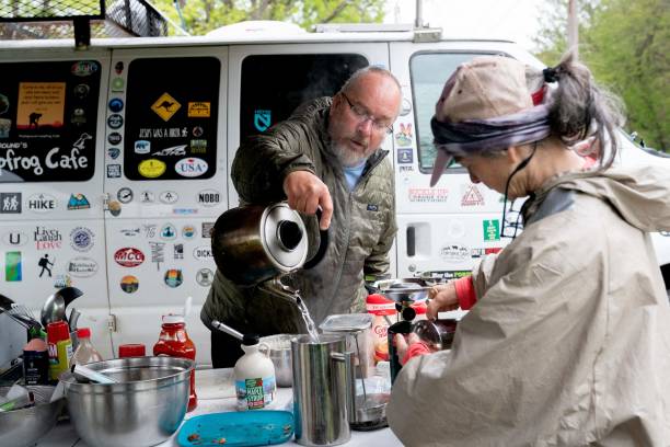 what does decanting do illustration