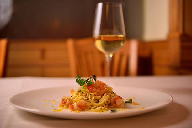 what wine goes with shrimp scampi illustration