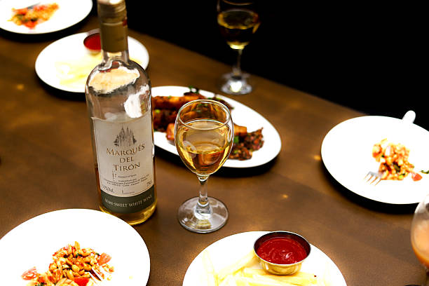 what wine pairs with curry illustration