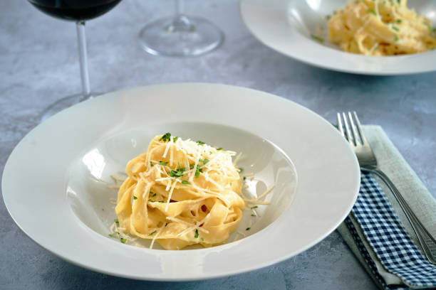 what wine pairs with fettuccine alfredo guide