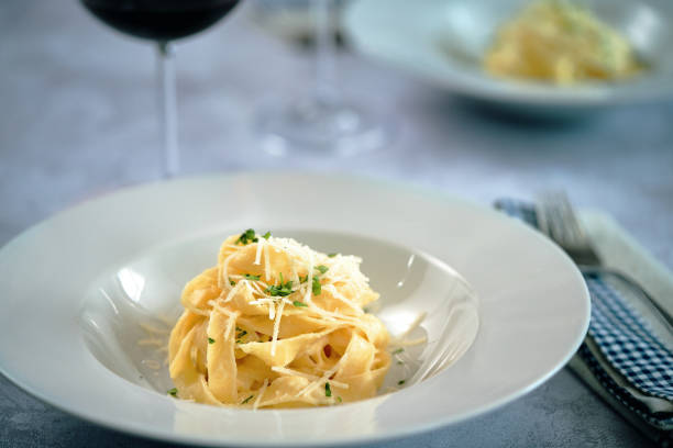 what wine pairs with fettuccine alfredo
