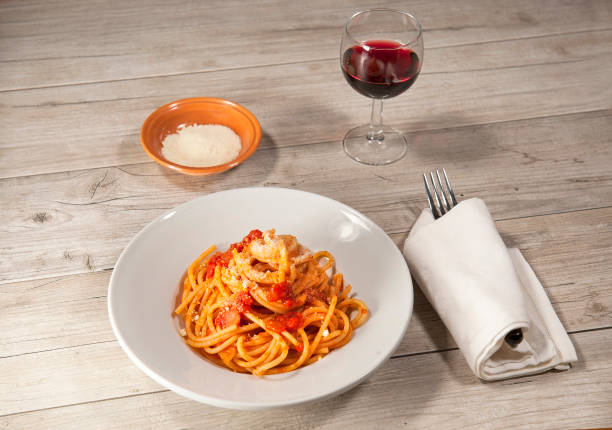 what wine with spaghetti illustration
