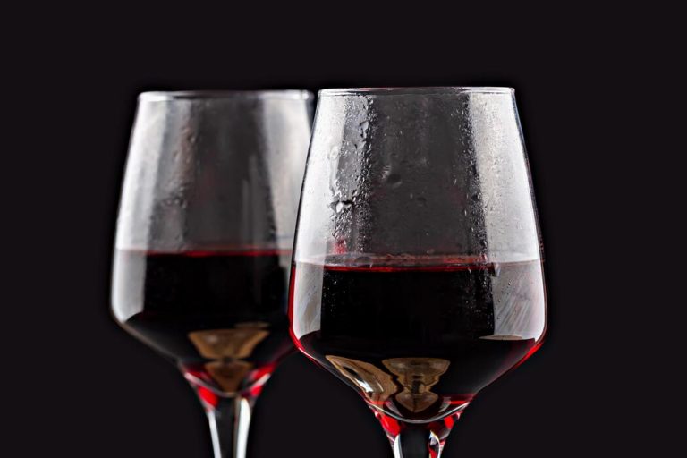why does red wine give headaches