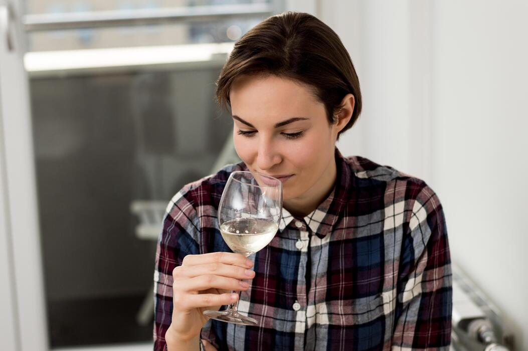 why does white wine cause headaches info 1