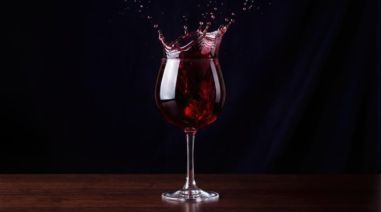 why shake wine glass