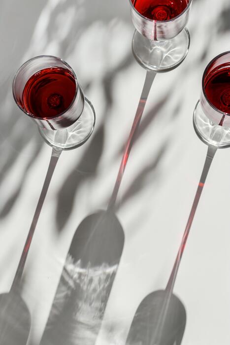 why wine glasses have stems info 2