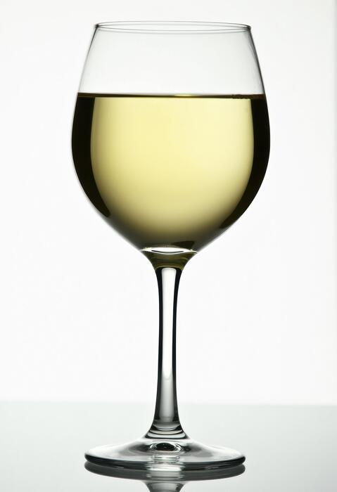 why wine glasses have stems info 3